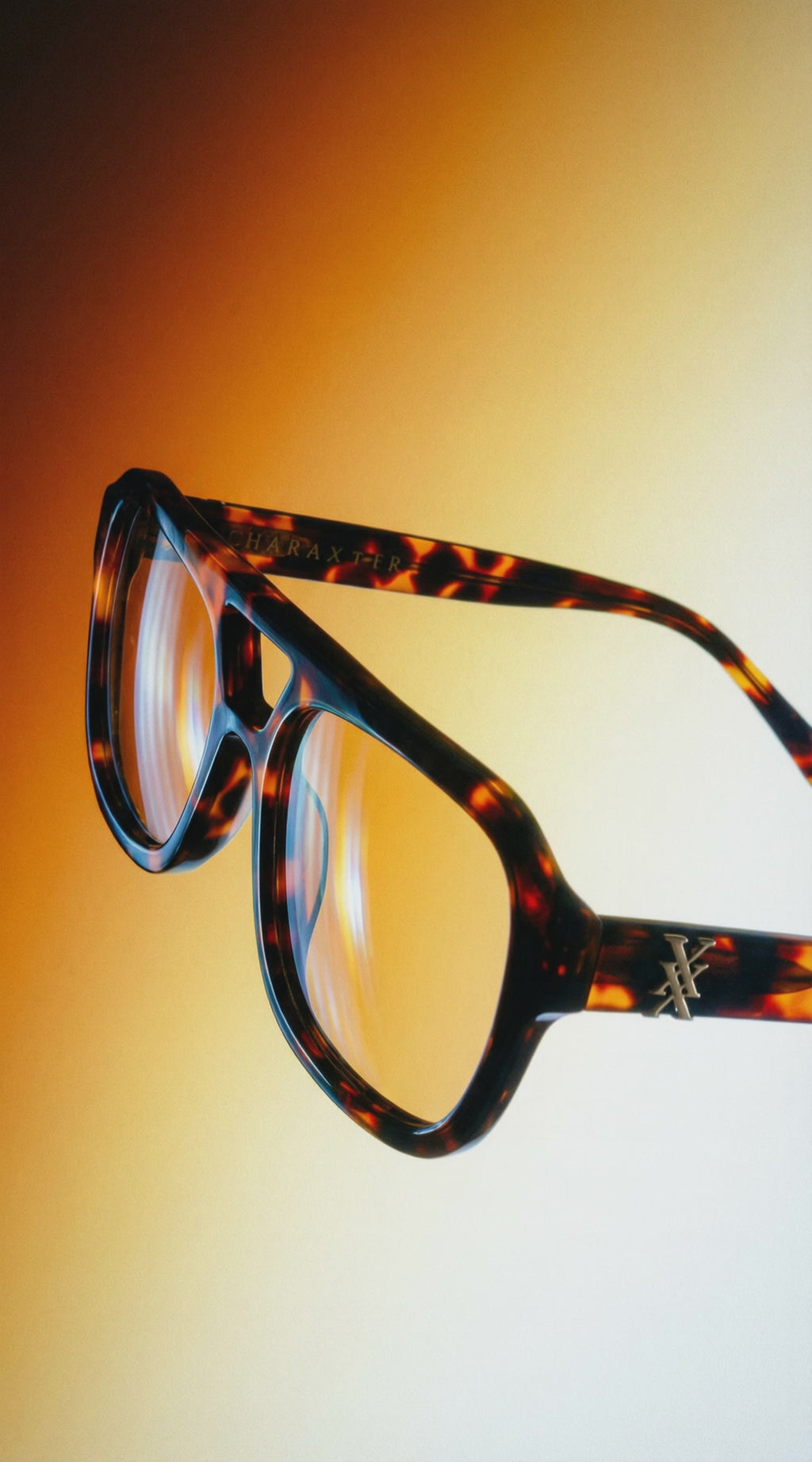 Adventuress, Gold Tortoise