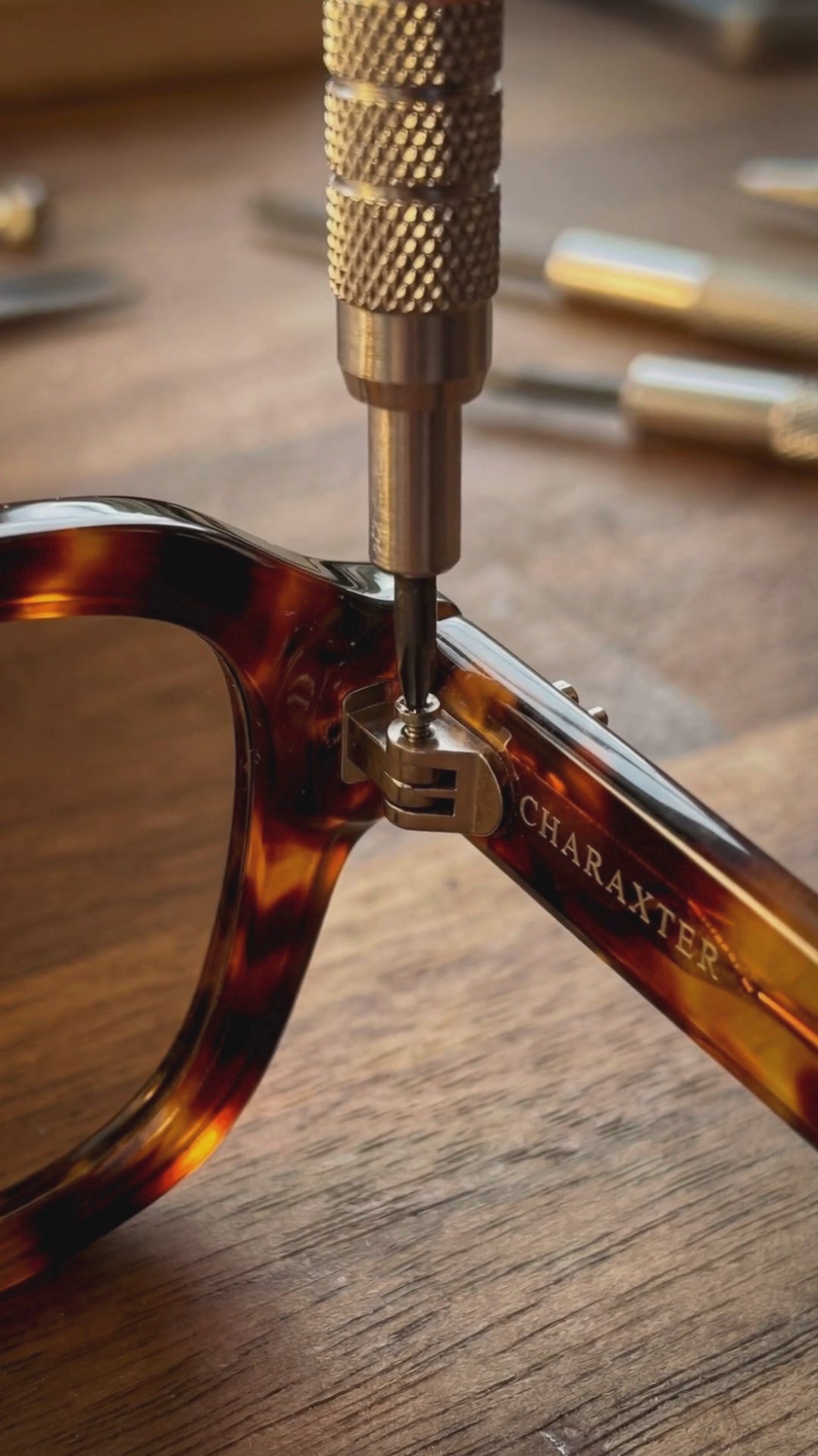 Adventuress, Gold Tortoise